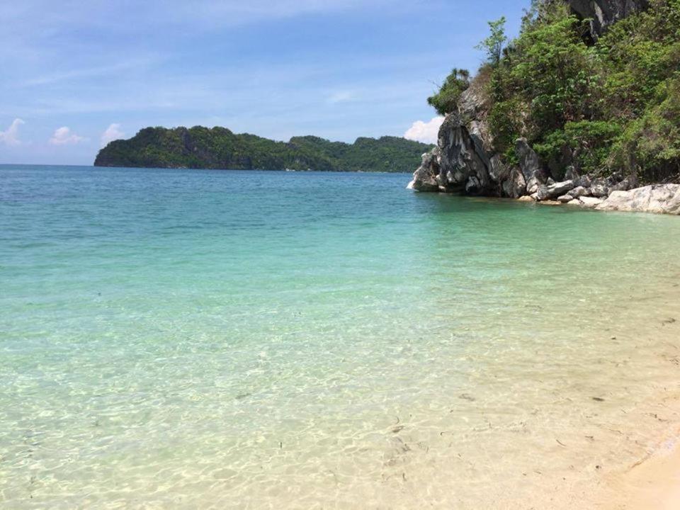 Se San Beach Resort-Isla De Gigantes Carles Exteriör bild